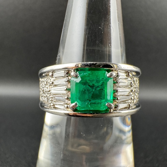 Holiday Sale Natural Earth Mined Emerald & Dia Ring Band, Plat., 11.14g, 5.75 - Picture 3 of 16